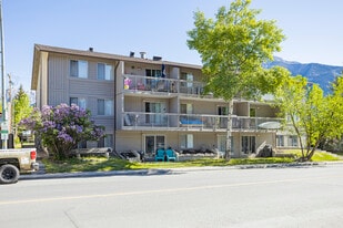 Kanmor Apartments in Canmore, AB - Building Photo