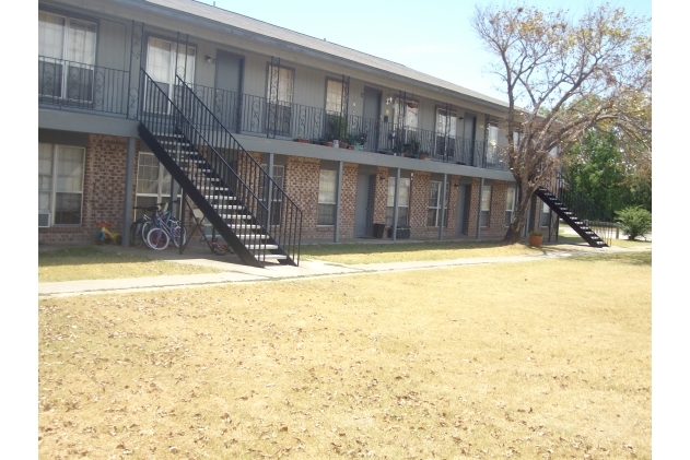 Henderson Place Apartments in Palacios, TX - Building Photo