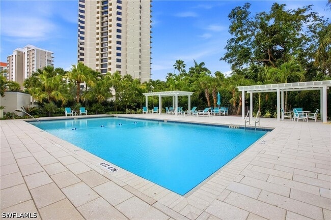 property at 5550 Heron Point Dr