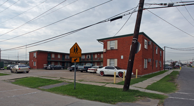 Creekside Apartments in Gretna, LA - Building Photo - Building Photo