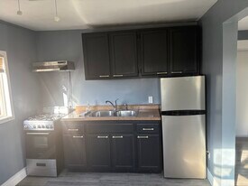 8647 Thermal St, Unit C in Oakland, CA - Building Photo