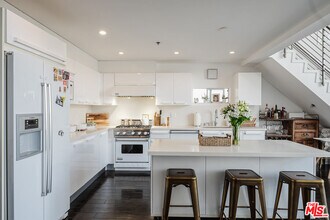 13326 Beach Ave in Marina Del Rey, CA - Building Photo - Building Photo