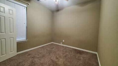 2401 Eaton Dr in McKinney, TX - Foto de edificio - Building Photo