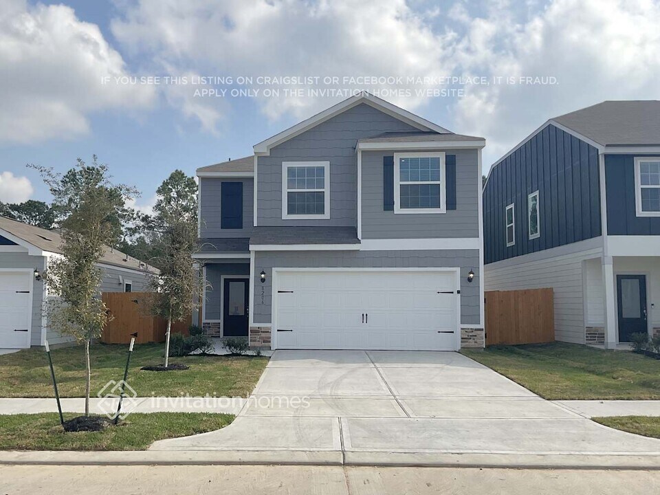8206 Sunberry Shadow Dr in Houston, TX - Building Photo