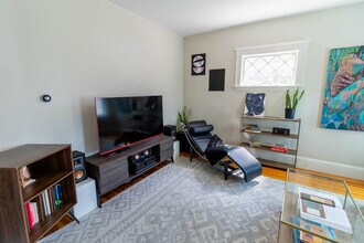 12 Benham St, Unit 1 in Medford, MA - Building Photo - Building Photo