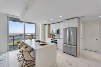 2000 Metropica Way, Unit 2501 in Sunrise, FL - Building Photo - Building Photo