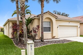 141 Seminole Lakes Dr in Royal Palm Beach, FL - Building Photo - Building Photo