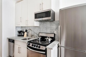 207 E 33rd St in New York, NY - Building Photo - Building Photo