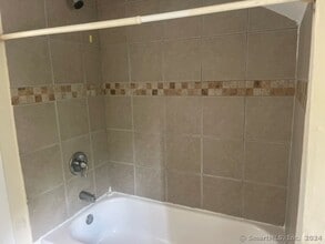 24 Arthur St in New Haven, CT - Building Photo - Building Photo