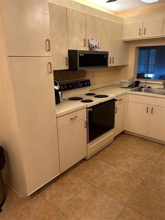 7214 S Devon Dr in Tamarac, FL - Building Photo - Building Photo