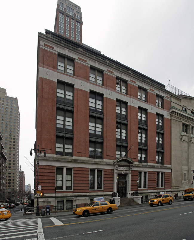 33 West 63rd Street in New York, NY - Building Photo - Building Photo