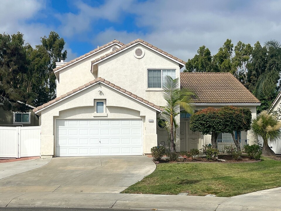 4329 Arbor Cove Cir in Oceanside, CA - Building Photo