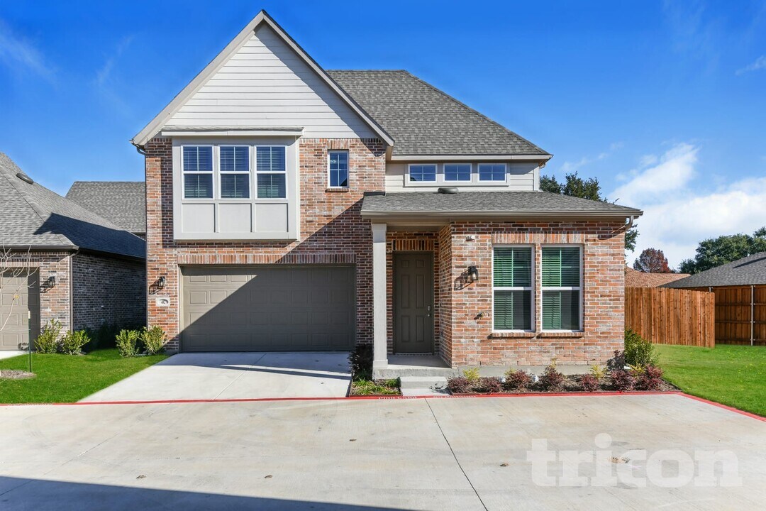 402 Pitstone Ct, Unit 0119 in Saginaw, TX - Building Photo