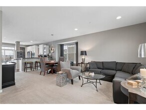 8957 SW Village Loop in Chanhassen, MN - Building Photo - Building Photo