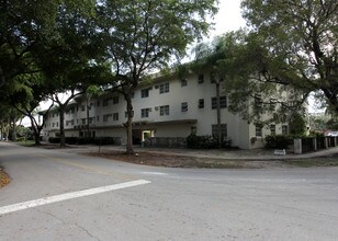 440 Santander Ave in Coral Gables, FL - Building Photo - Building Photo
