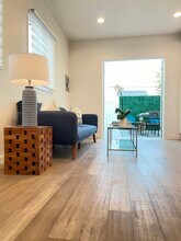 206 W Maple Ave in El Segundo, CA - Building Photo - Building Photo