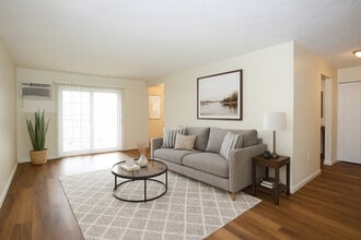 Tocco Villaggio Apartments in Clay, NY - Foto de edificio - Building Photo