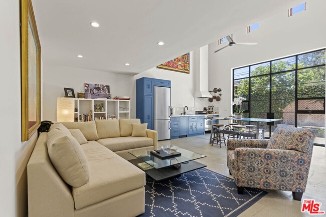 property at 835 N Harper Ave