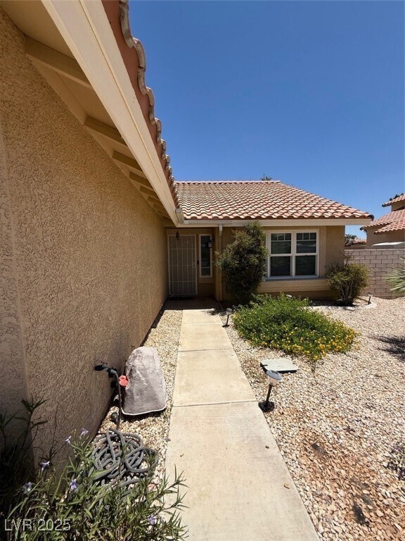 5734 Indian Ridge Dr in North Las Vegas, NV - Foto de edificio - Building Photo