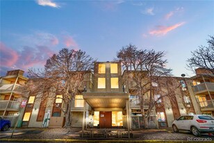 1304 S Parker Rd in Denver, CO - Building Photo