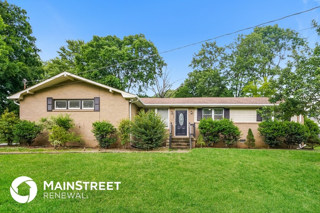 125 Roberta Dr in Hendersonville, TN - Building Photo