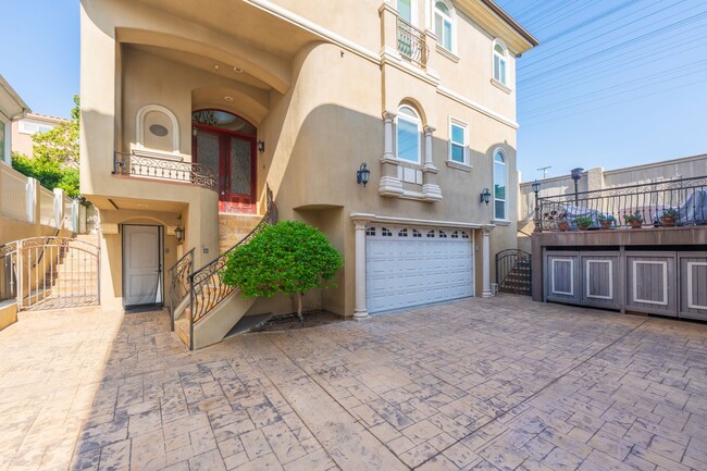 2503 Voorhees Ave in Redondo Beach, CA - Building Photo - Building Photo