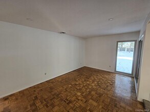 10 Chestnut Dr in Pomona, NY - Building Photo - Building Photo