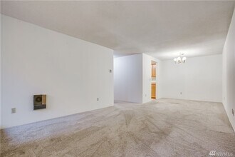 13717 Linden Ave N in Seattle, WA - Building Photo - Building Photo