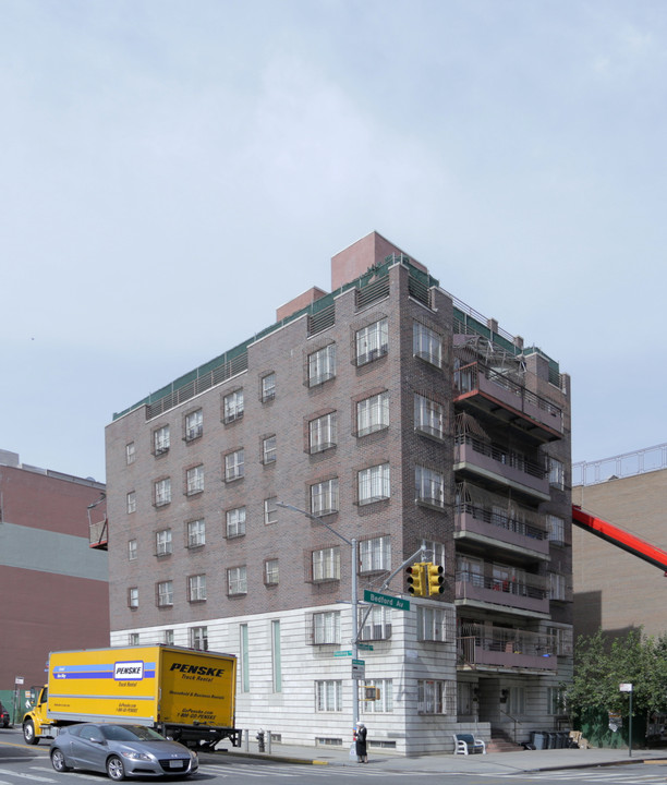 730 Bedford Ave in Brooklyn, NY - Building Photo