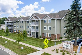 Cascade Falls in Stoughton, WI - Building Photo - Building Photo