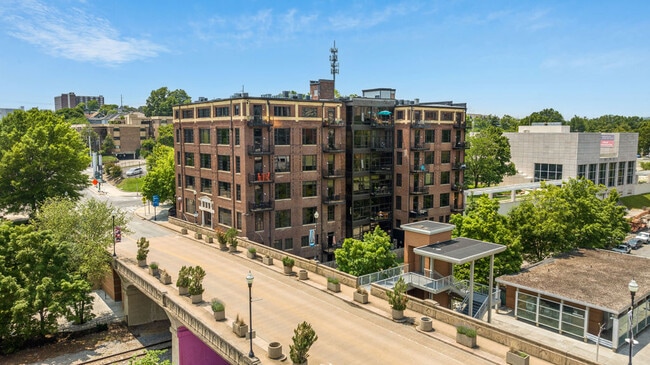 1060 Worlds Fair Park Dr, Unit 207 in Knoxville, TN - Foto de edificio - Building Photo