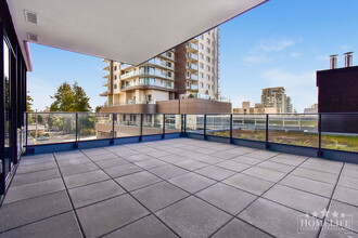 1588 Johnston Rd in White Rock, BC - Building Photo - Building Photo