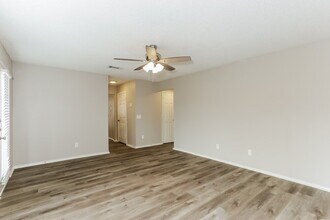 1631 Chapman St in Cedar Hill, TX - Foto de edificio - Building Photo