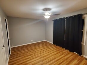 8 E Harbor Dr in Lake Zurich, IL - Building Photo - Building Photo