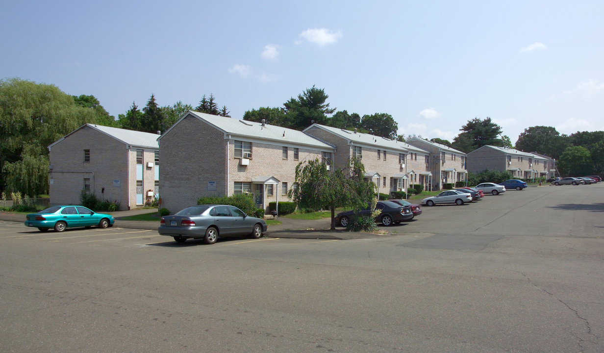 Elizabeth Gardens Apartments in West Haven, CT - Building Photo