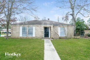 1 Midwood Cir in Conroe, TX - Building Photo