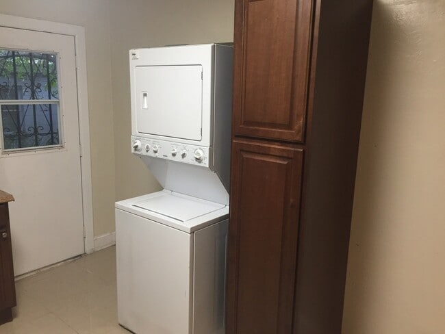 property at 1722 W Arch St