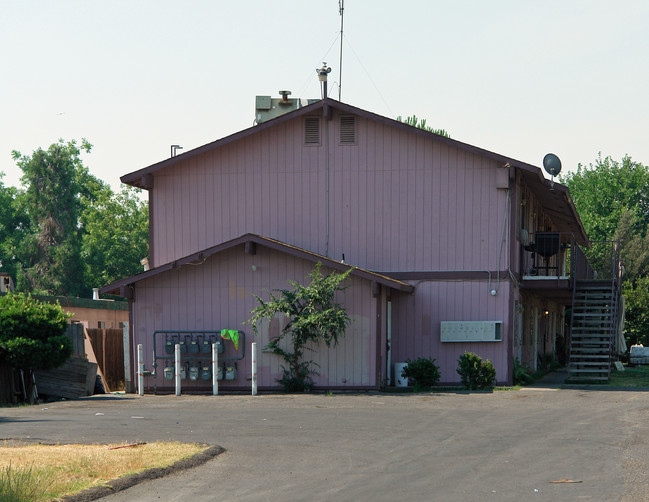 701 W Cambridge Ave in Fresno, CA - Building Photo - Building Photo