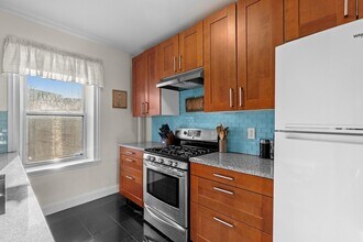 1666 Commonwealth Ave in Boston, MA - Building Photo - Building Photo