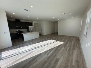 348 Pismo Dr in Lathrop, CA - Building Photo - Building Photo