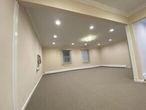 60 Stoner Ave in Great Neck, NY - Building Photo - Building Photo