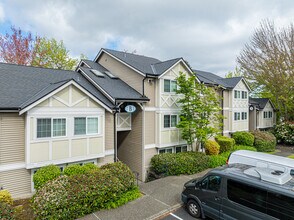 Silver Creek Apartments in Kent, WA - Building Photo - Building Photo