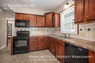 52 Richards Ave NW in Grand Rapids, MI - Building Photo - Building Photo