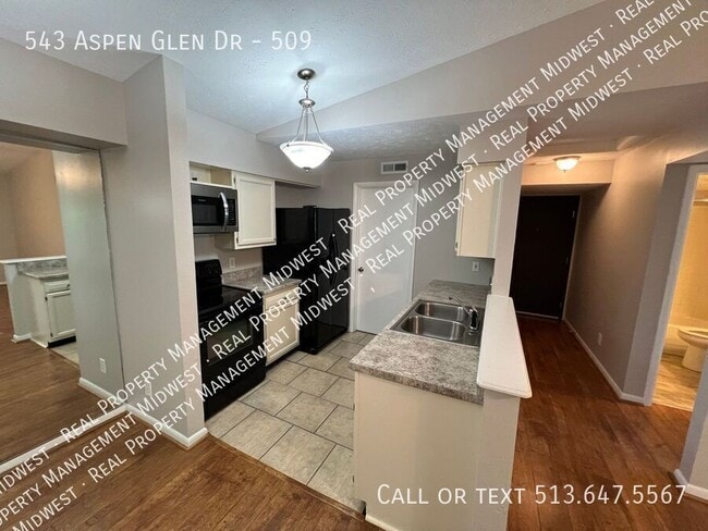 543 Aspen Glen Dr in Cincinnati, OH - Building Photo - Building Photo