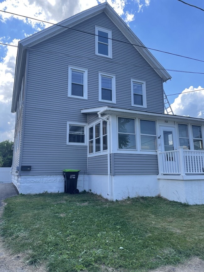 208 William St, Unit William st Box 1