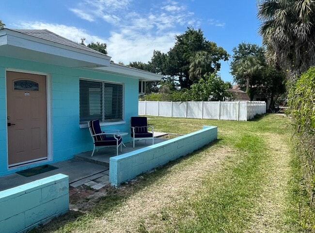 50A W Boyer St in Tarpon Springs, FL - Building Photo - Building Photo