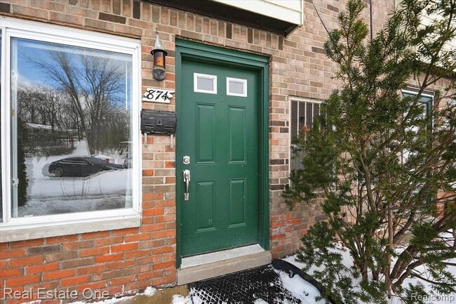 874 N Main St in Milford, MI - Building Photo - Building Photo