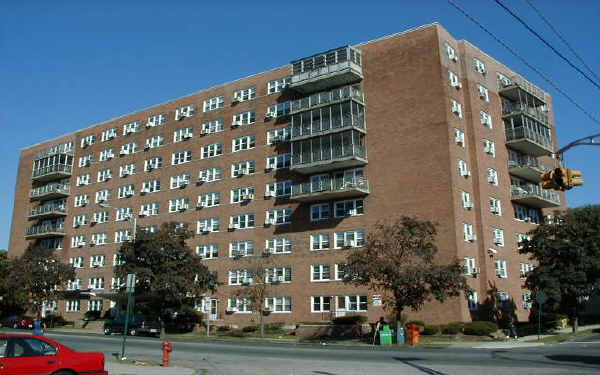 Broadway Towers in Paterson, NJ - Foto de edificio - Building Photo