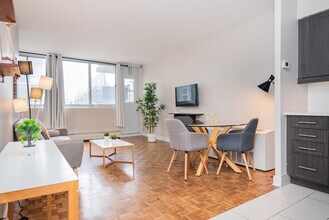 3630 Promenade Sir-William-Osler, Unit SI ID1261797P in Montréal, QC - Building Photo - Building Photo