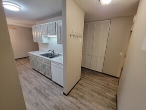 3917 Heritage Hills Dr, Unit 102 in Bloomington, MN - Building Photo - Building Photo